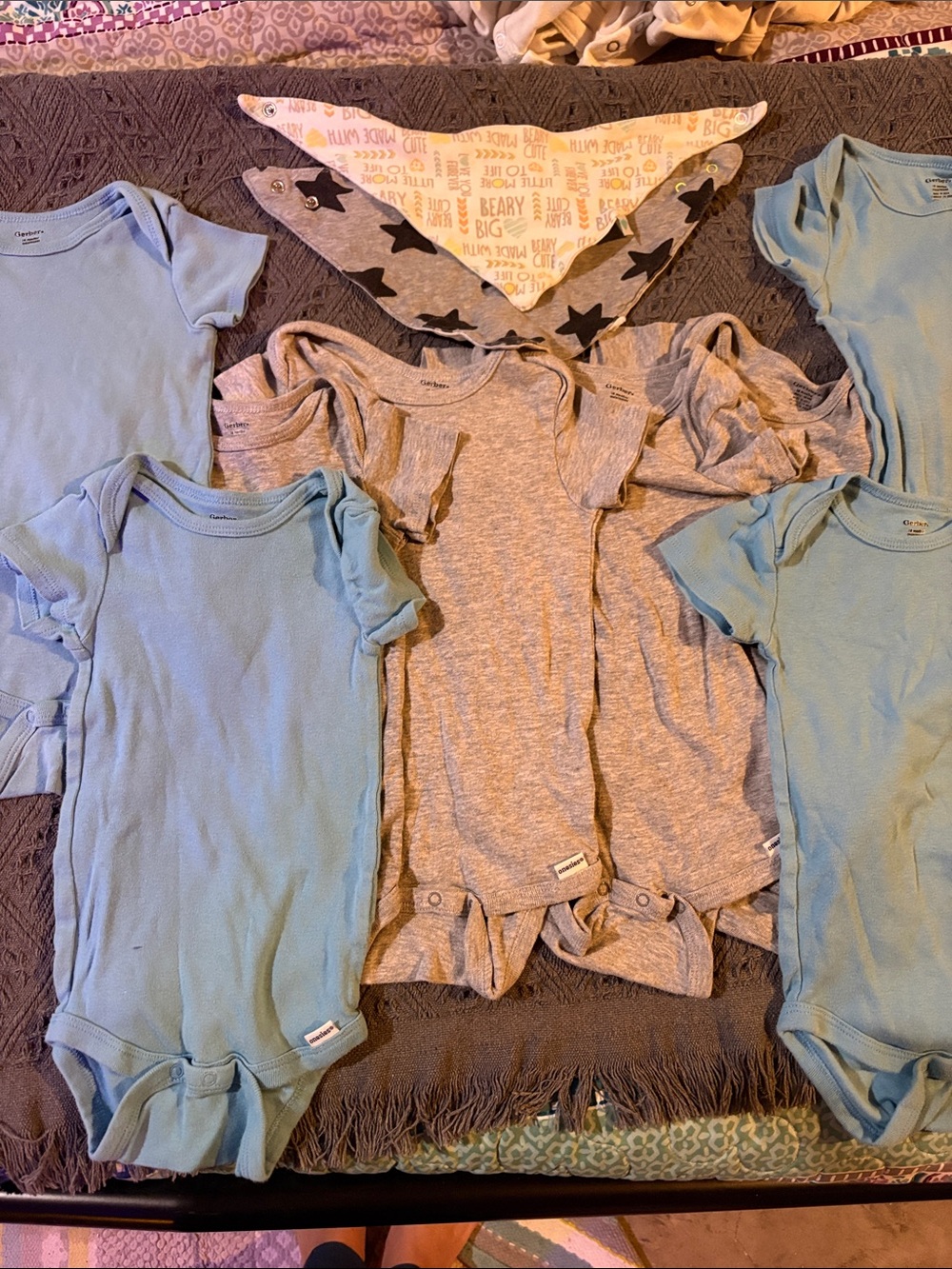 Gerber Baby Bodysuit Set in Light Blue and Heather Gray 18 mo with Bandana Bibs